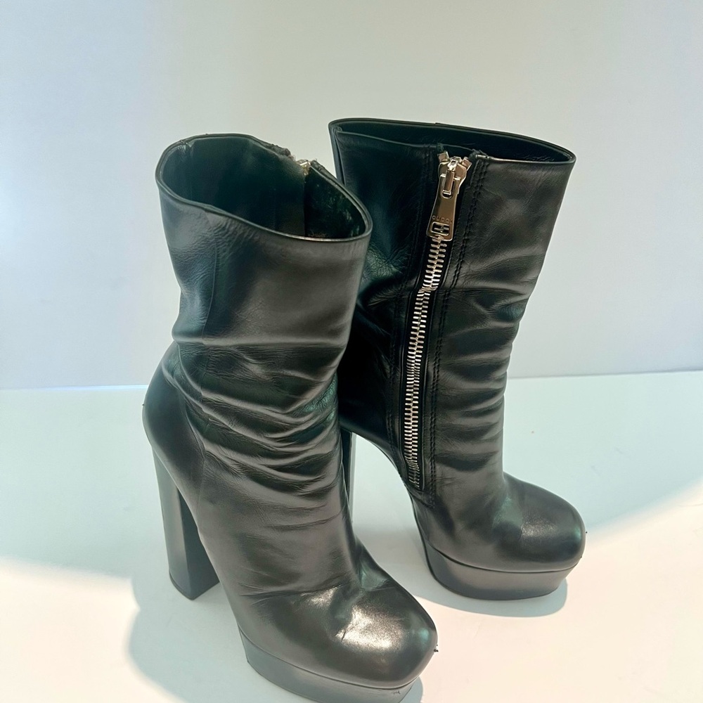Gucci Black Leather Heeled Boots